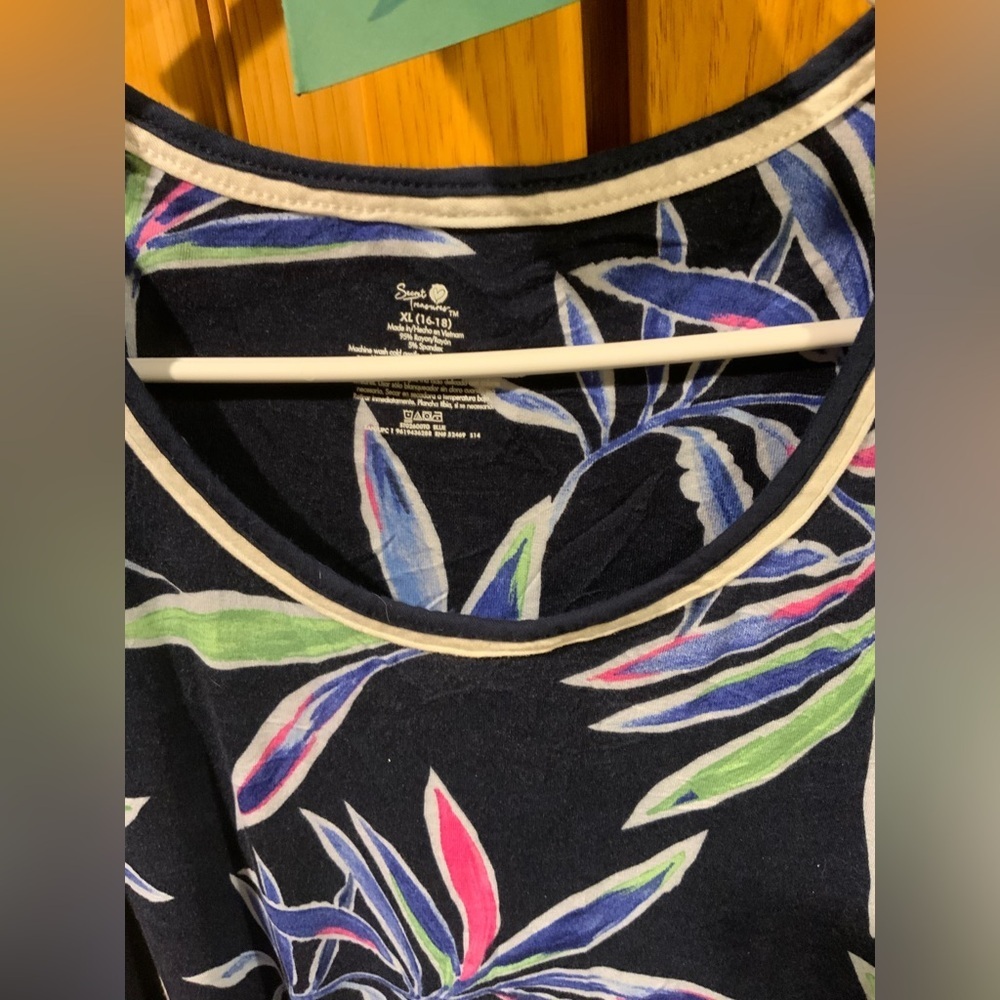 Secret Treasures Navy Leaf Print Women's Top - Picture 2 of 3
